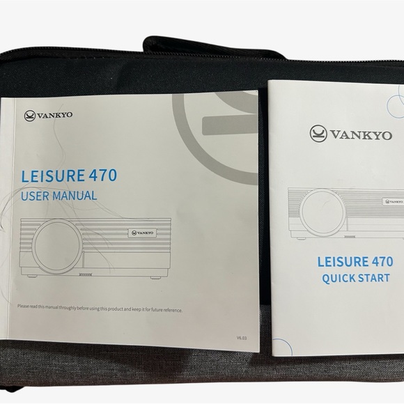 Compact White Projector with Carrying Case‎ - Picture 3 of 3